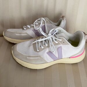 Veja Womens White Sneakers Size 11